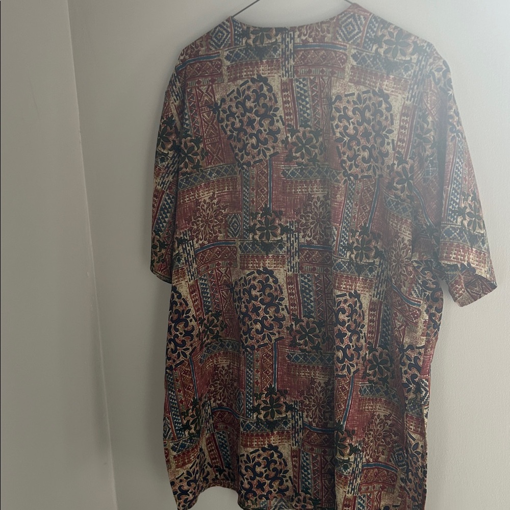 đź’›Multicolor Patterned button down - Picture 4 of 5